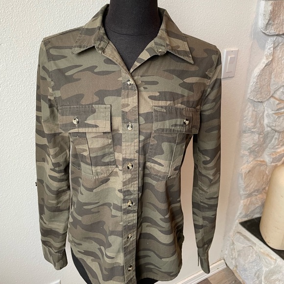 Forever 21 Camo Button-Down Shirt - Picture 3 of 5
